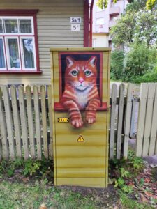 Kassi grafiti pilt elektrikilbil Pärnus