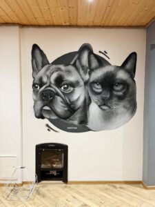 Koer ja kass seinamaaling toas