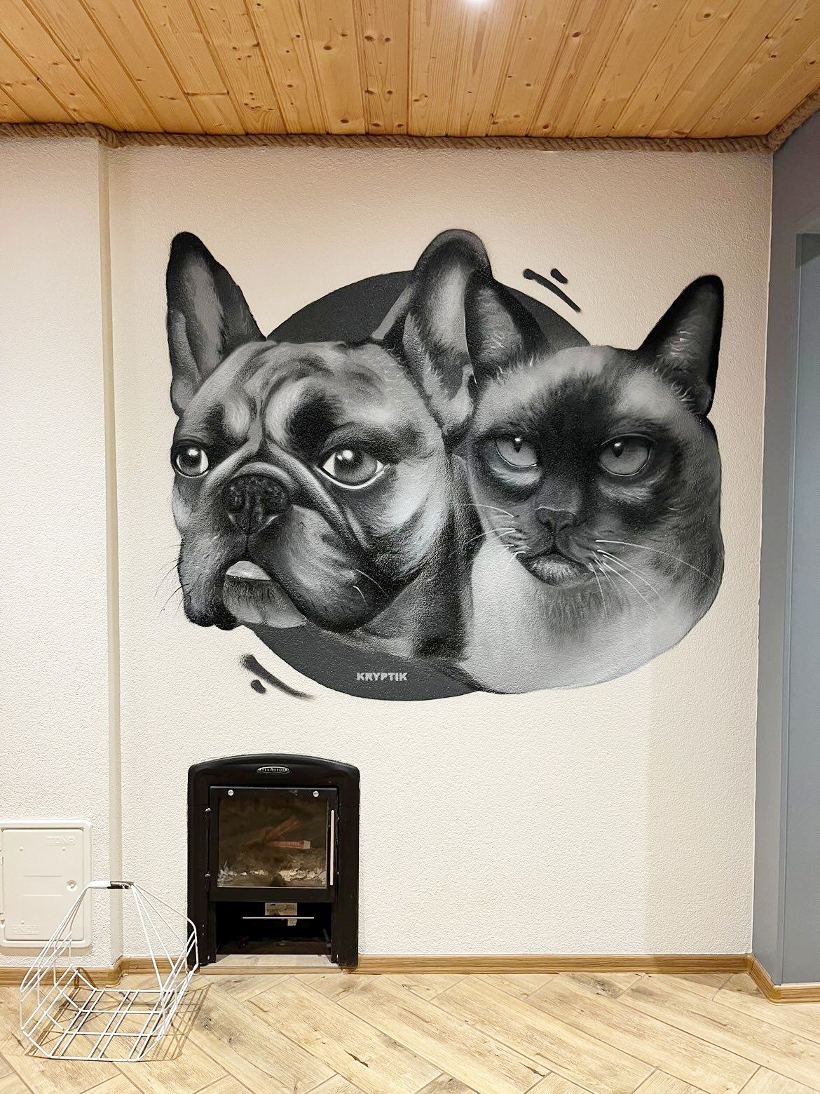 Koer ja kass seinamaaling toas