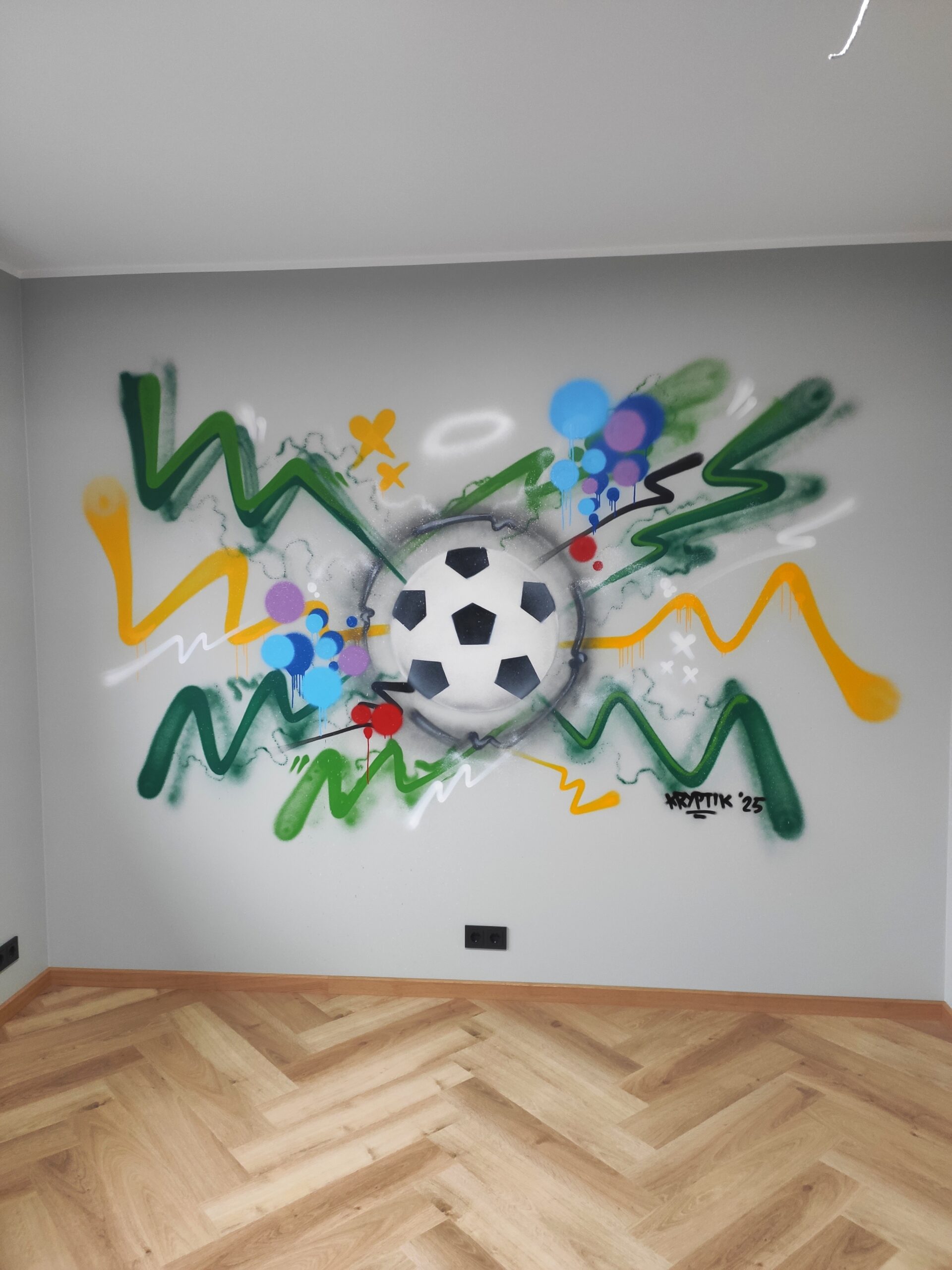 Graffiti lapse toa seinal